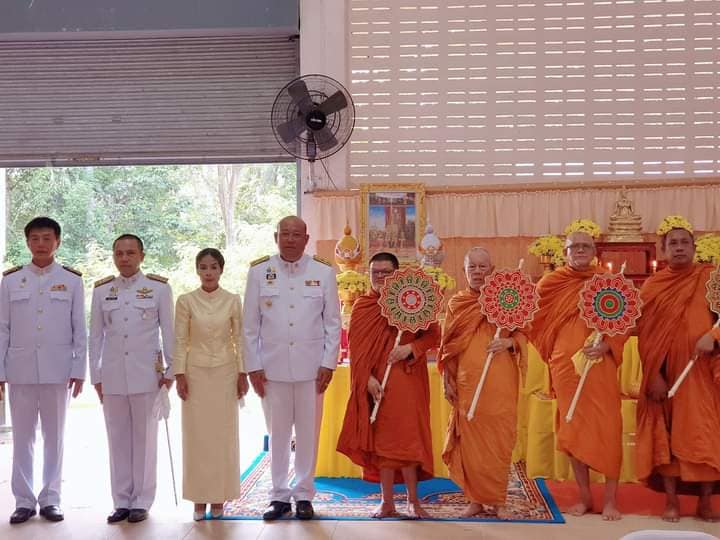 ร่วมพิธีทำบุญตักบาตรถวายพระราชกุศล เนื่องในโอกาสวันเฉลิมพระชนมพรรษาพระบาทสมเด็จพระเจ้าอยู่หัว