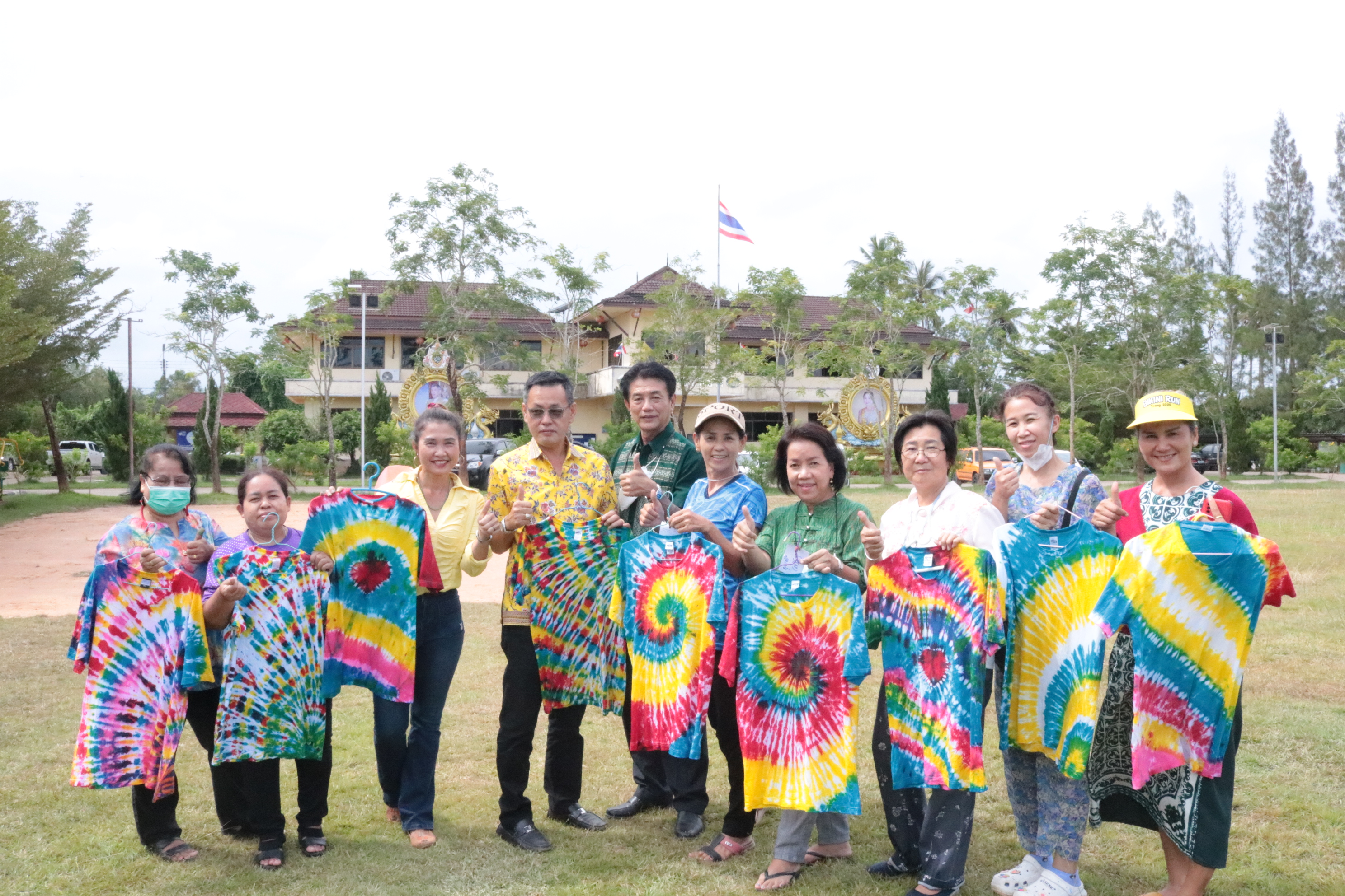 โครงการพัฒนาศักยภาพสตรีกิจกรรมอบรมให้ความรู้และฝึกอาชีพการทำผ้ามัดย้อม